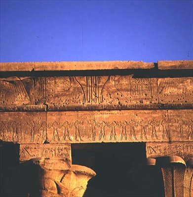 Architrave, Horuksen temppelistä tekijältä Egyptian Ptolemaic Period