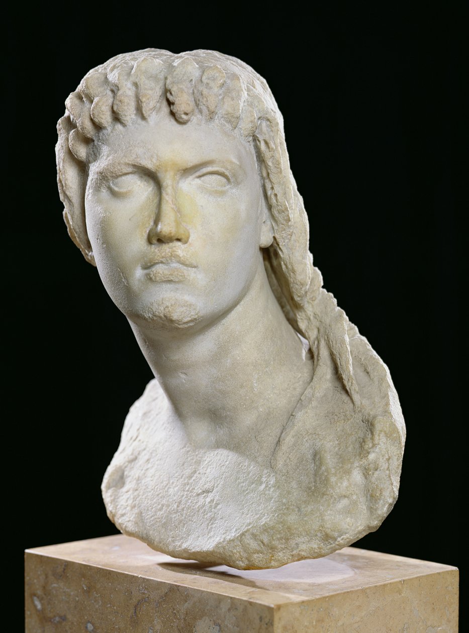 Kleopatra II:n (172-116 eKr.) tai hänen tyttärensä Kleopatra III:n (141-101 eKr.) rintakuva (marmori) tekijältä Egyptian Ptolemaic Period