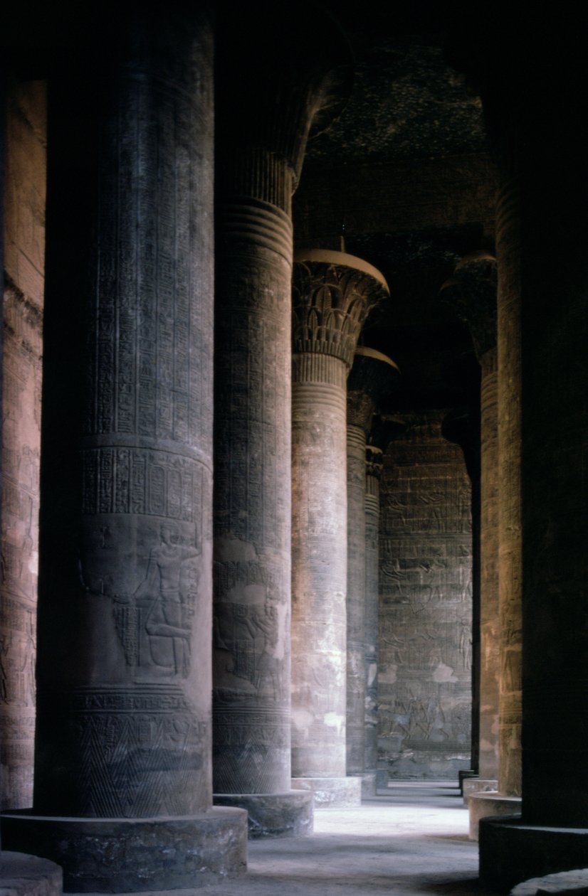 Khnumin temppelin Hypostyle Hall tekijältä Egyptian Ptolemaic Period