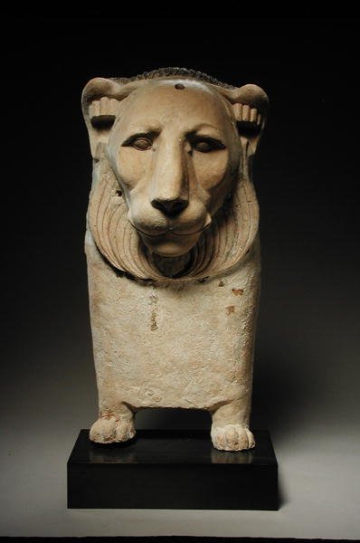 Leijona sohvan pää (stukko) tekijältä Egyptian Ptolemaic Period