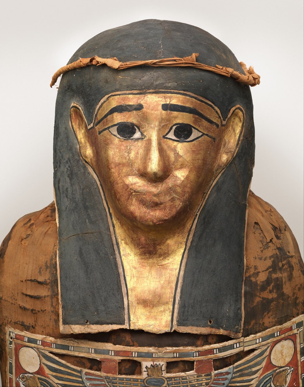 Nesminin äiti (yksityiskohta muumionaamarista kasvien seppelillä), 200-30 eKr. tekijältä Egyptian Ptolemaic Period