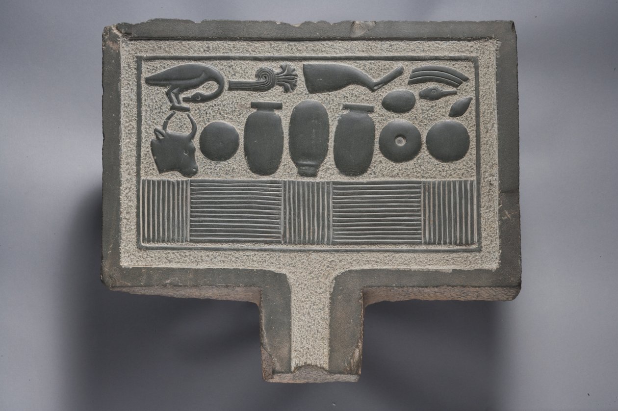 Tarjoilupöytä (greywacke) tekijältä Egyptian Ptolemaic Period