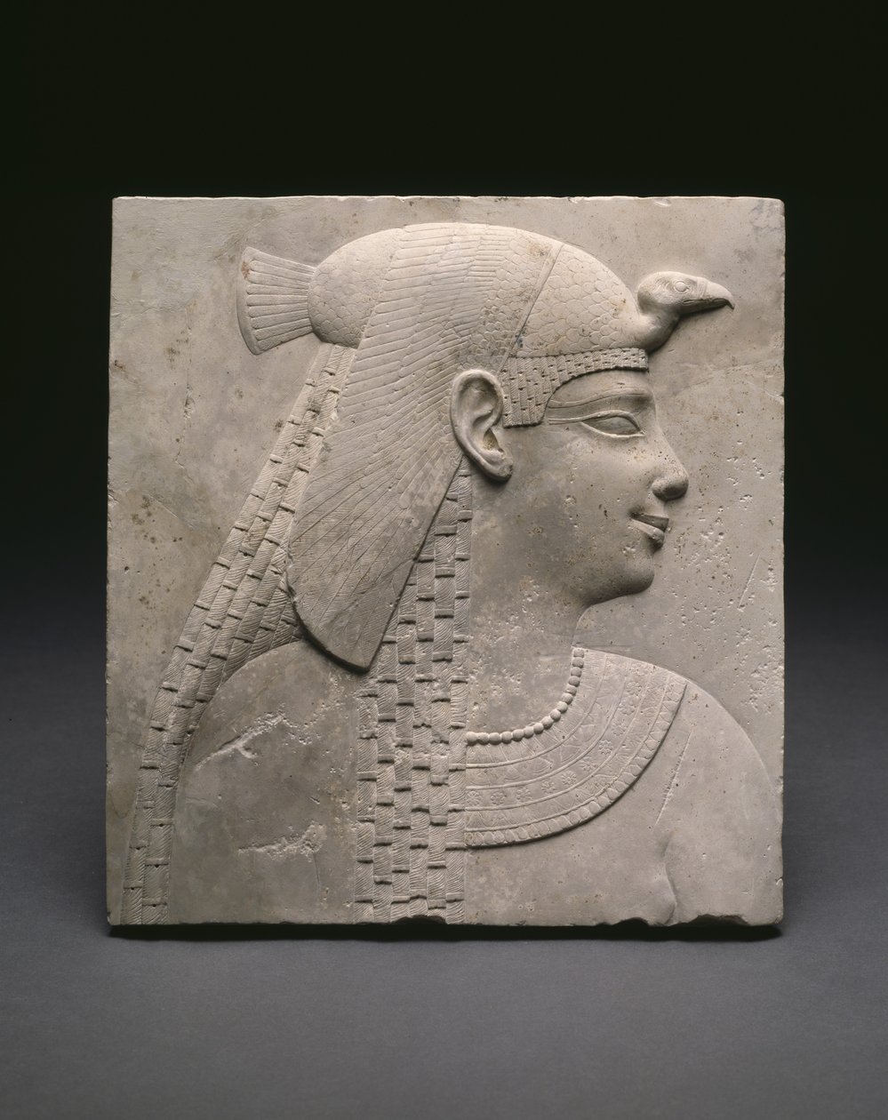 Relief plakki, joka kuvaa kuningatarta tai jumalatarta, Ptolemaioksen aikakausi tekijältä Egyptian Ptolemaic Period