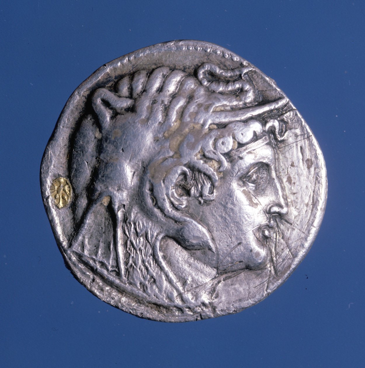 Hopeakolikko, jossa on Egyptin kuninkaan Ptolemaios I Soterin (367 eKr. - 283 eKr.) kuva. tekijältä Egyptian Ptolemaic Period