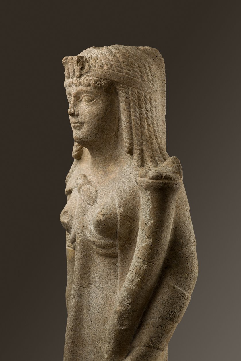 Ptolemaiosten kuningattaren, ehkä Kleopatra VII:n, patsas, 200-30 eKr. (dolomiittinen kalkkikivi). tekijältä Egyptian Ptolemaic Period