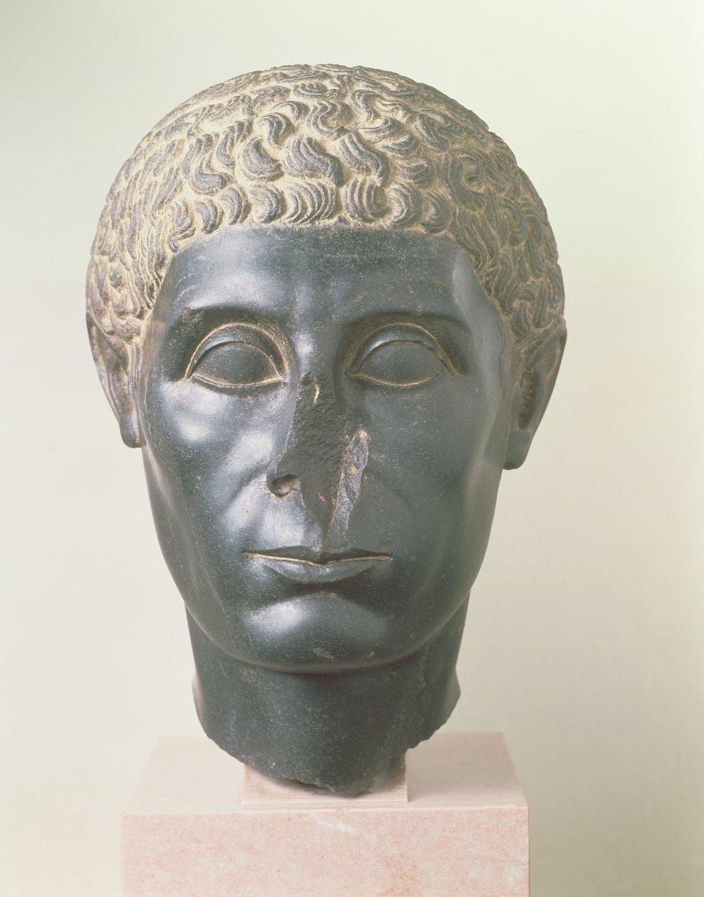 Huonekalut ja erilaiset esineet 1100- ja 1300-luvuilta tekijältä Egyptian Ptolemaic Period