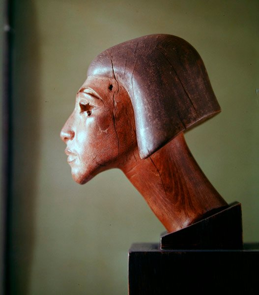 El-Amarna-tyylinen pää (puuta) tekijältä Egyptian School
