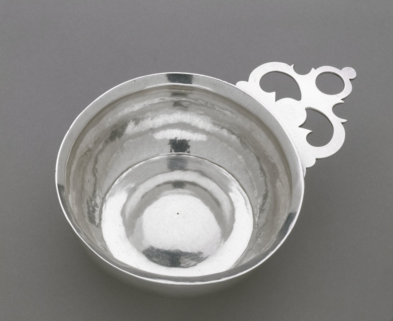 Porringer, c. 1747-1810 (hopea) tekijältä Elias Pelletreau