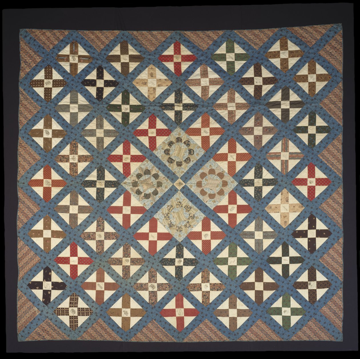 Piecework Autograph Cross Friendship Quilt tekijältä Elizabeth C. Loudenslager