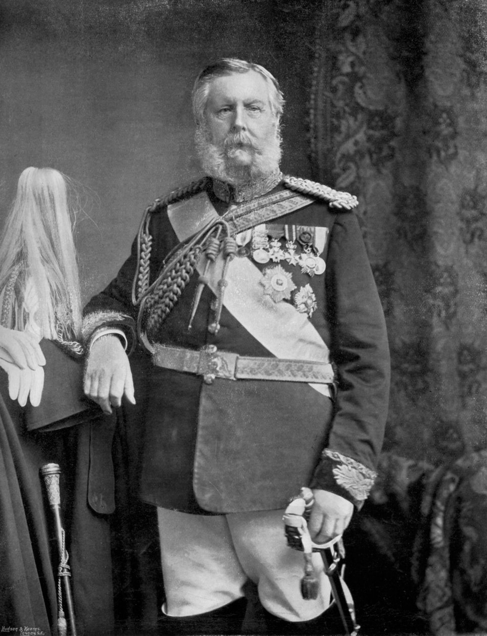 Saksi-Weimarin kenraali prinssi Edward, 1896 tekijältä Elliott and Fry
