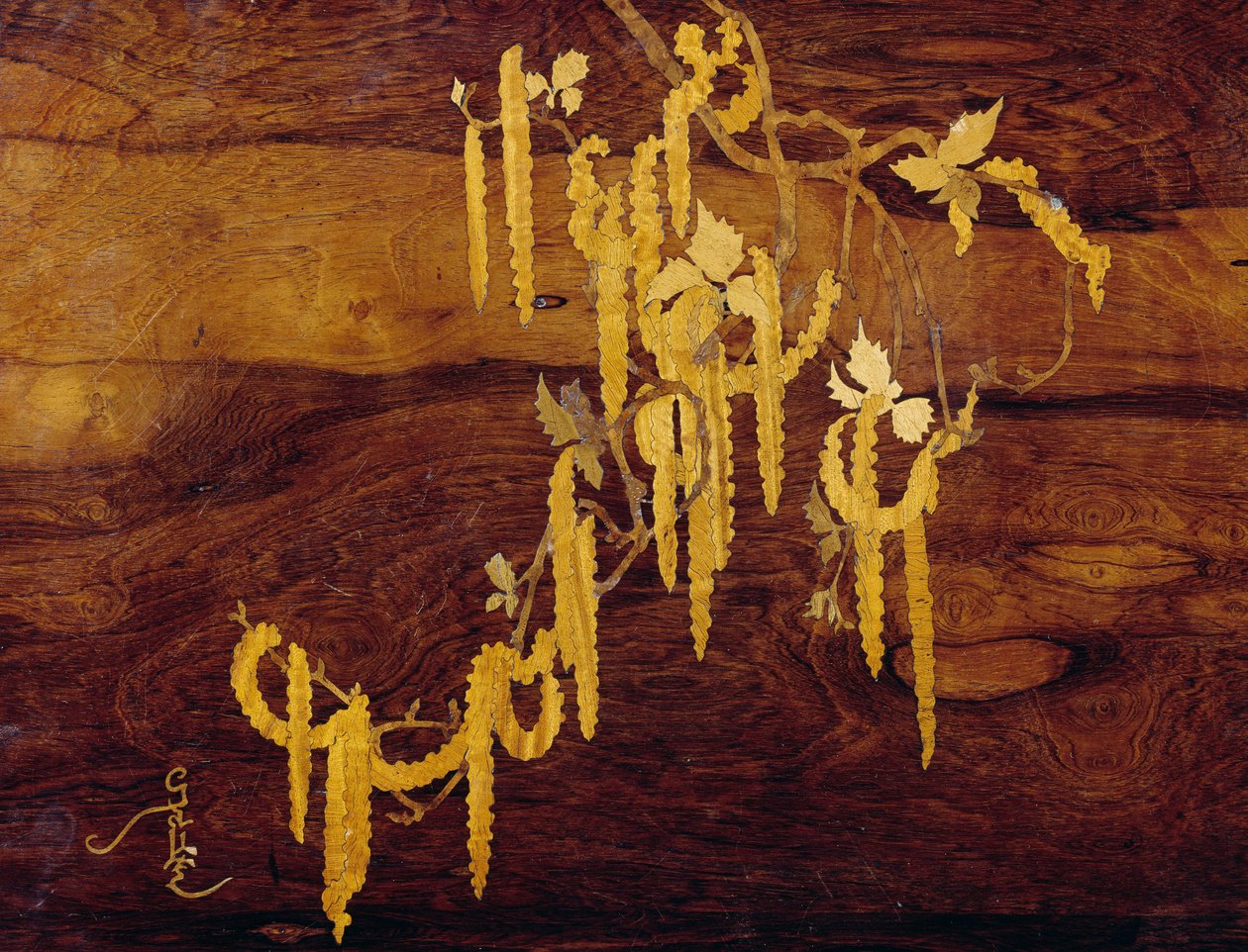 Upotekoristeinen kasviaihe, yksityiskohta jugendtyylisistä sisäkkäisistä pöydistä, n. 1900, Emile Galle (1846-1904), Detail, Ranska, 1900-luku tekijältä Emile Galle