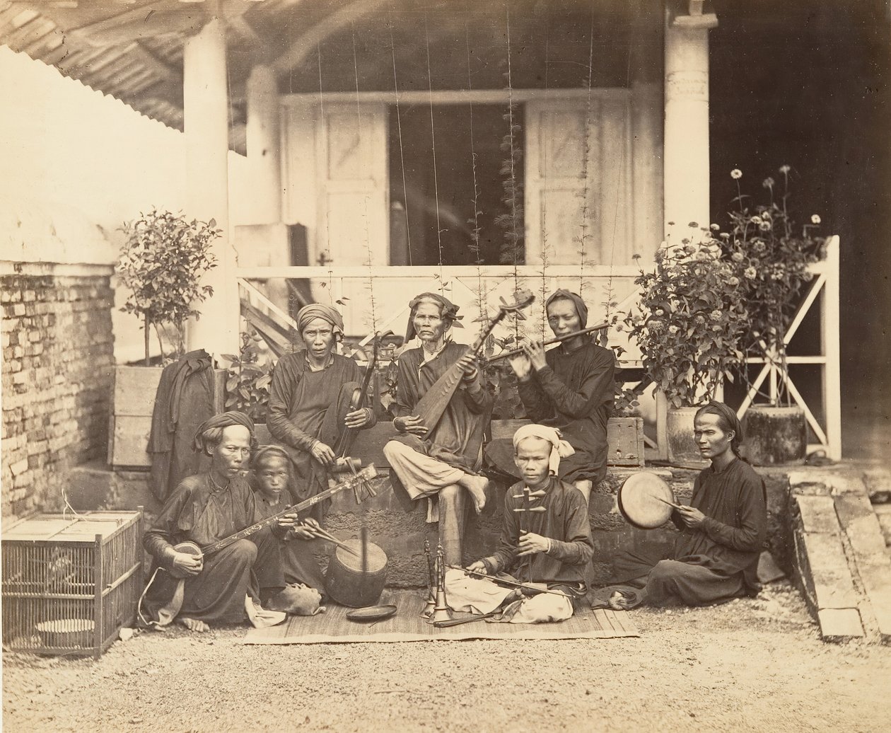 Annamilaiset muusikot, Saigon, Cochinchina, 1866. tekijältä Emile Gsell