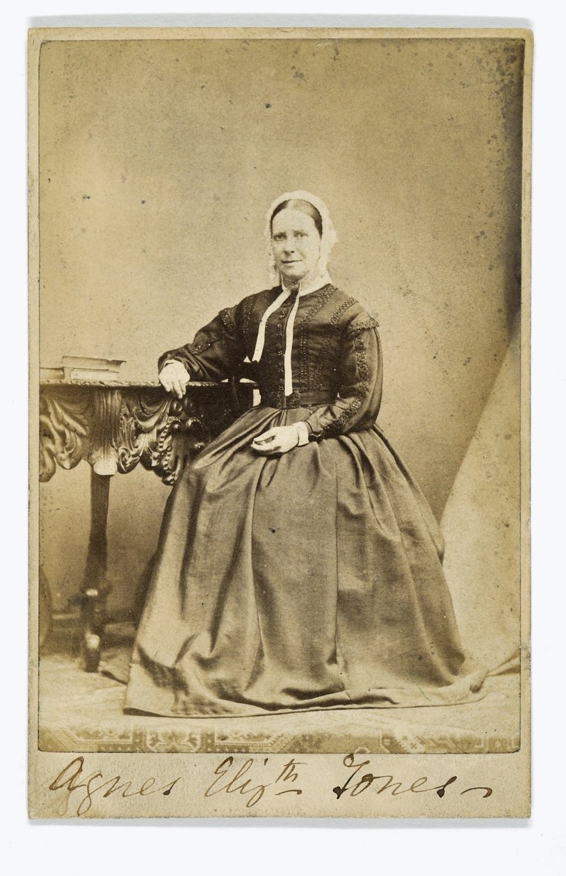 Agnes Elizabeth Jones tekijältä English Photographer
