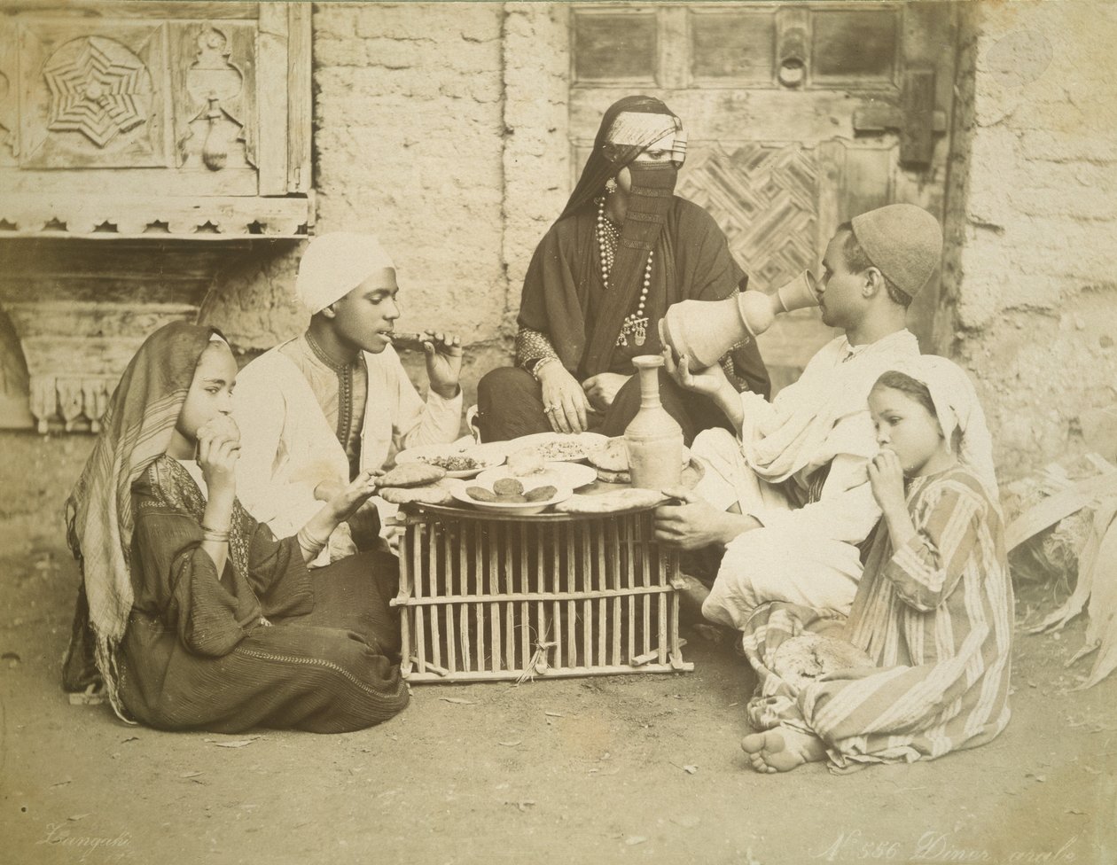 Egyptiläinen perhe, noin 1878 tekijältä English Photographer
