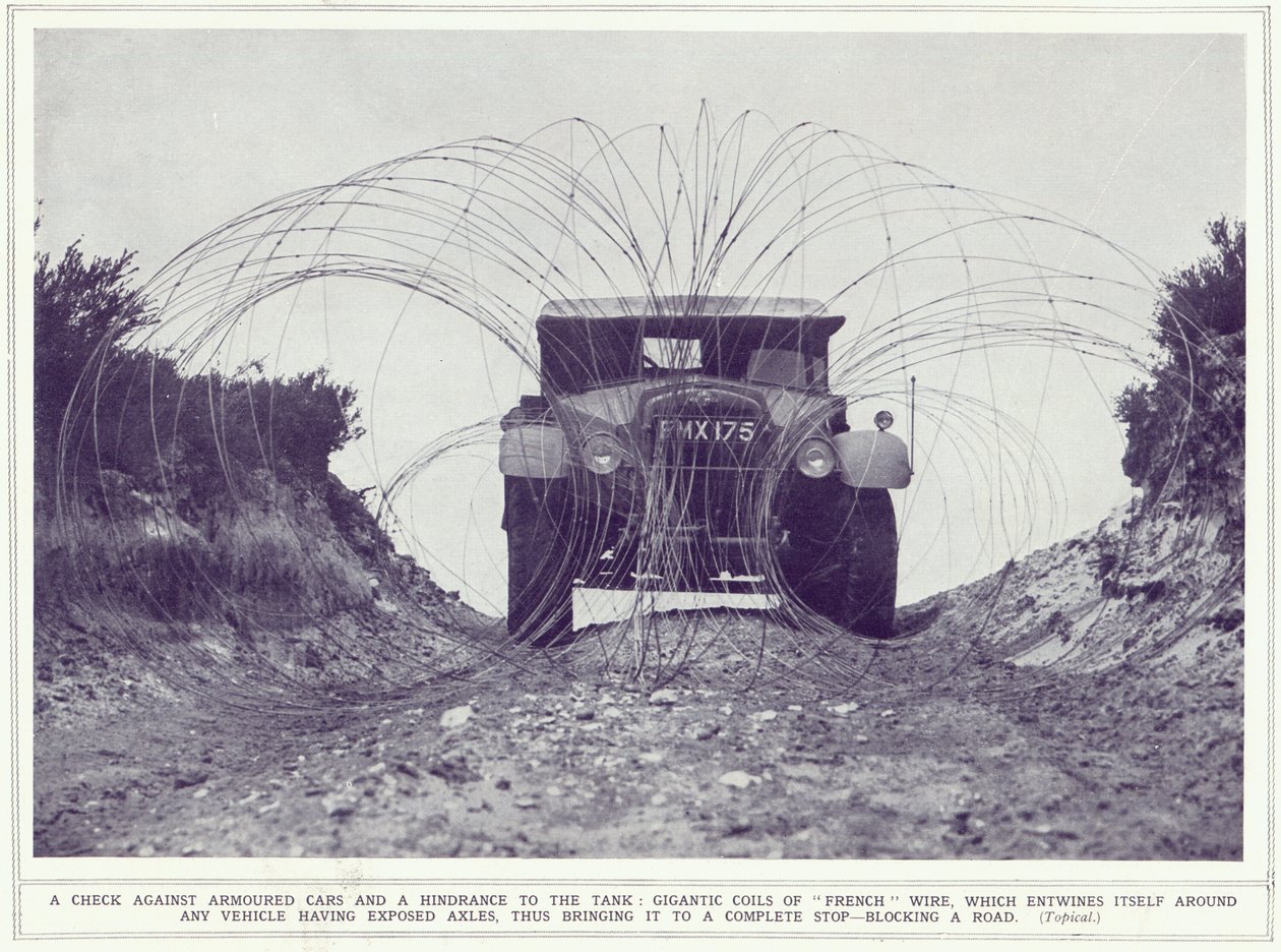 Panssaroidun auton pysäyttävät jättimäiset ranskalaiset lankakelat, jotka tukkivat tien, The Illustrated War Newsista, julkaistu 22. marraskuuta 1939 tekijältä English Photographer