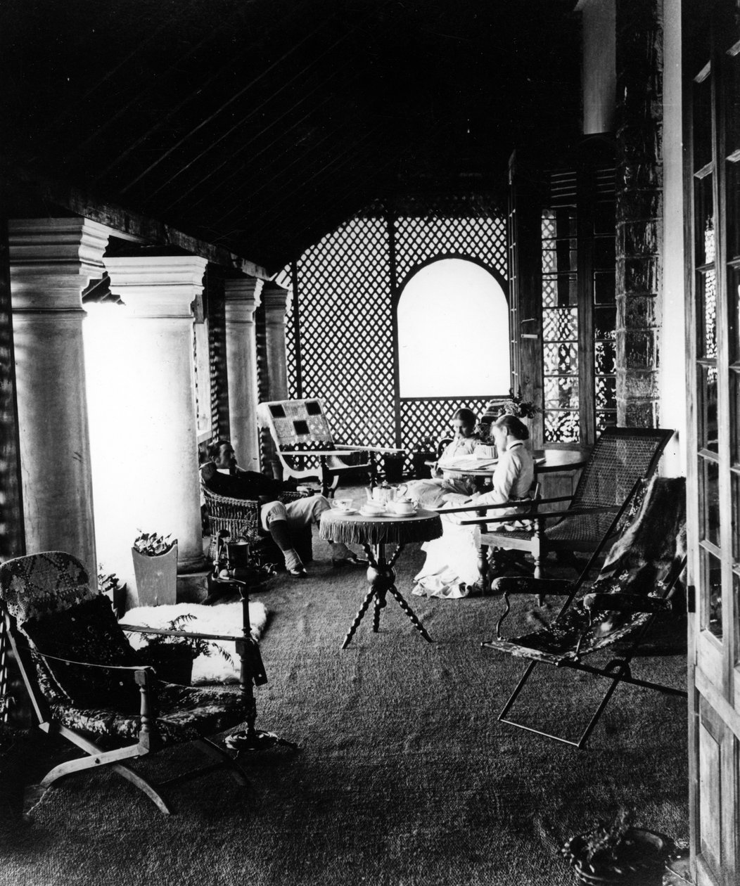 Archie Chamberlins Bungalow, Ceylon, 1877 tekijältä English Photographer