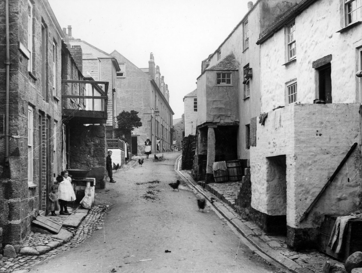 Back Road East, St Ives, n. 1880-1899 tekijältä English Photographer
