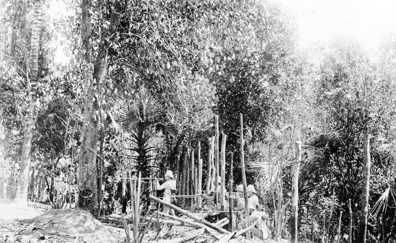 Brittijoukot taistelevat Burman viidakossa, n. 1891 tekijältä English Photographer