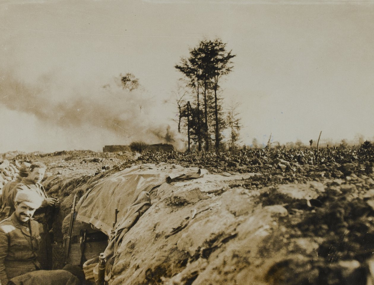 Brittijoukot varhaisissa juoksuhaudoissa, 1914 tekijältä English Photographer