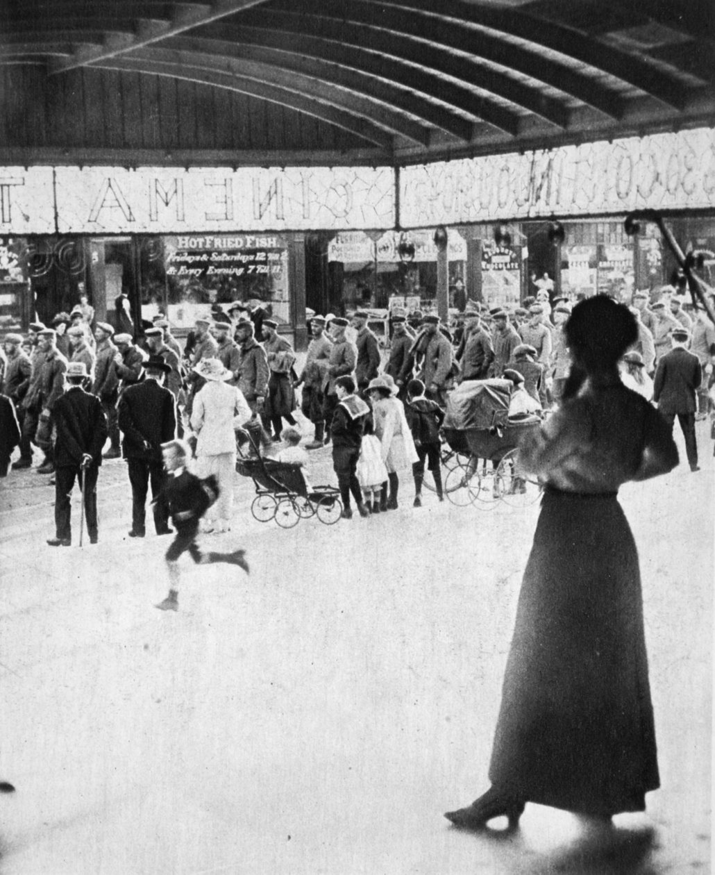 Armeijan vangitsema, ei vähäinen eikä halveksittava: saksalaiset vangit, The Illustrated War News, 12. heinäkuuta 1916 tekijältä English Photographer