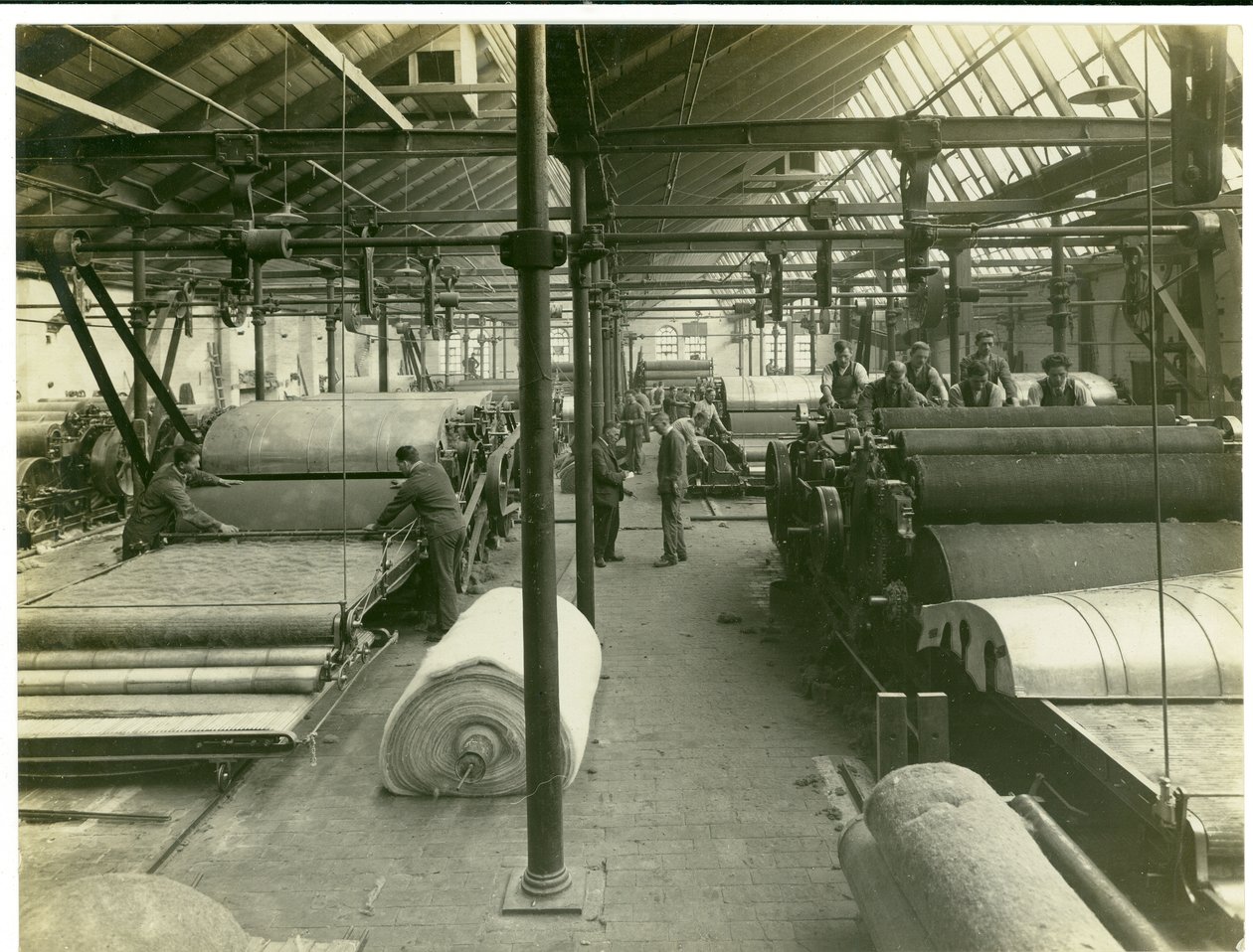 Carding room, Long Meadow mylly, 1923 tekijältä English Photographer
