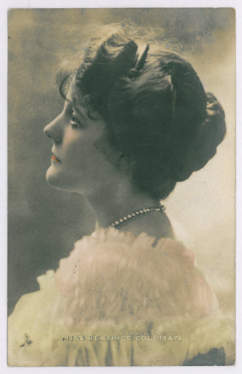 Lavan julkkikset: Miss Beatrice Coleman, 1903-08 (värillinen kuva) tekijältä English Photographer