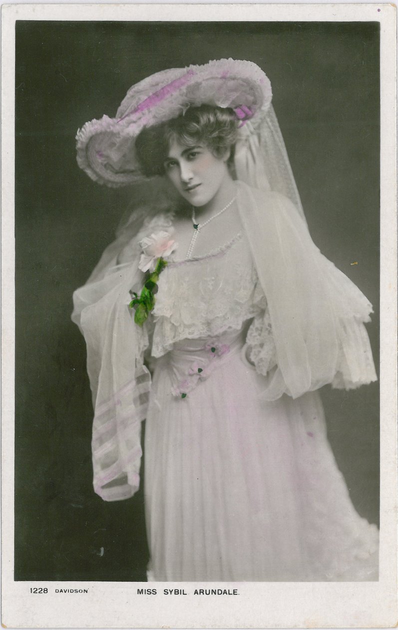 Lavan julkkikset: Miss Sybil Arundale, n. 1903-08 (värillinen kuva) tekijältä English Photographer