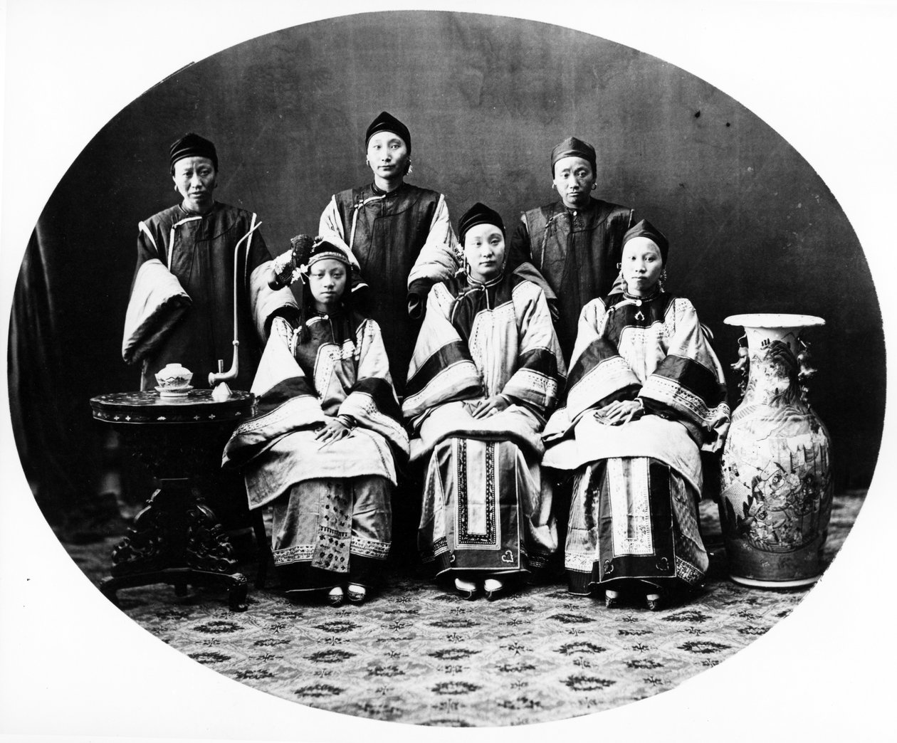 Celestial Ladies, Shanghai, noin 1870 tekijältä English Photographer