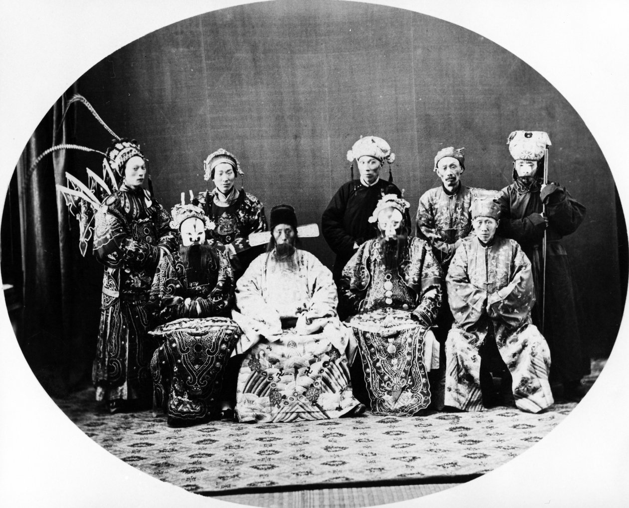 Chinese Theatricals, Shanghai, n. 1870 tekijältä English Photographer