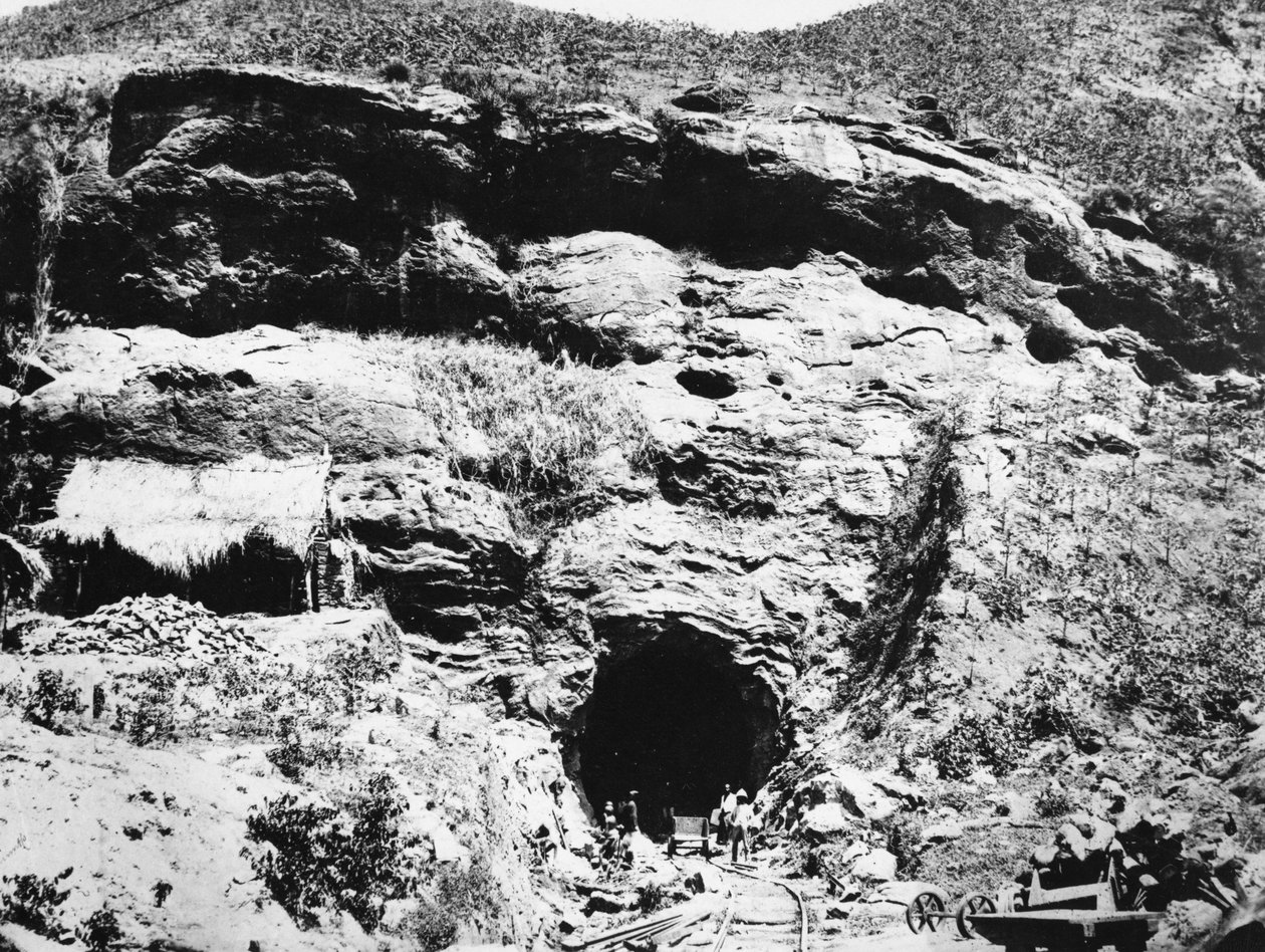 Tunnelin rakentaminen Colombo-Kandy-rautatielle, noin 1860-luku tekijältä English Photographer