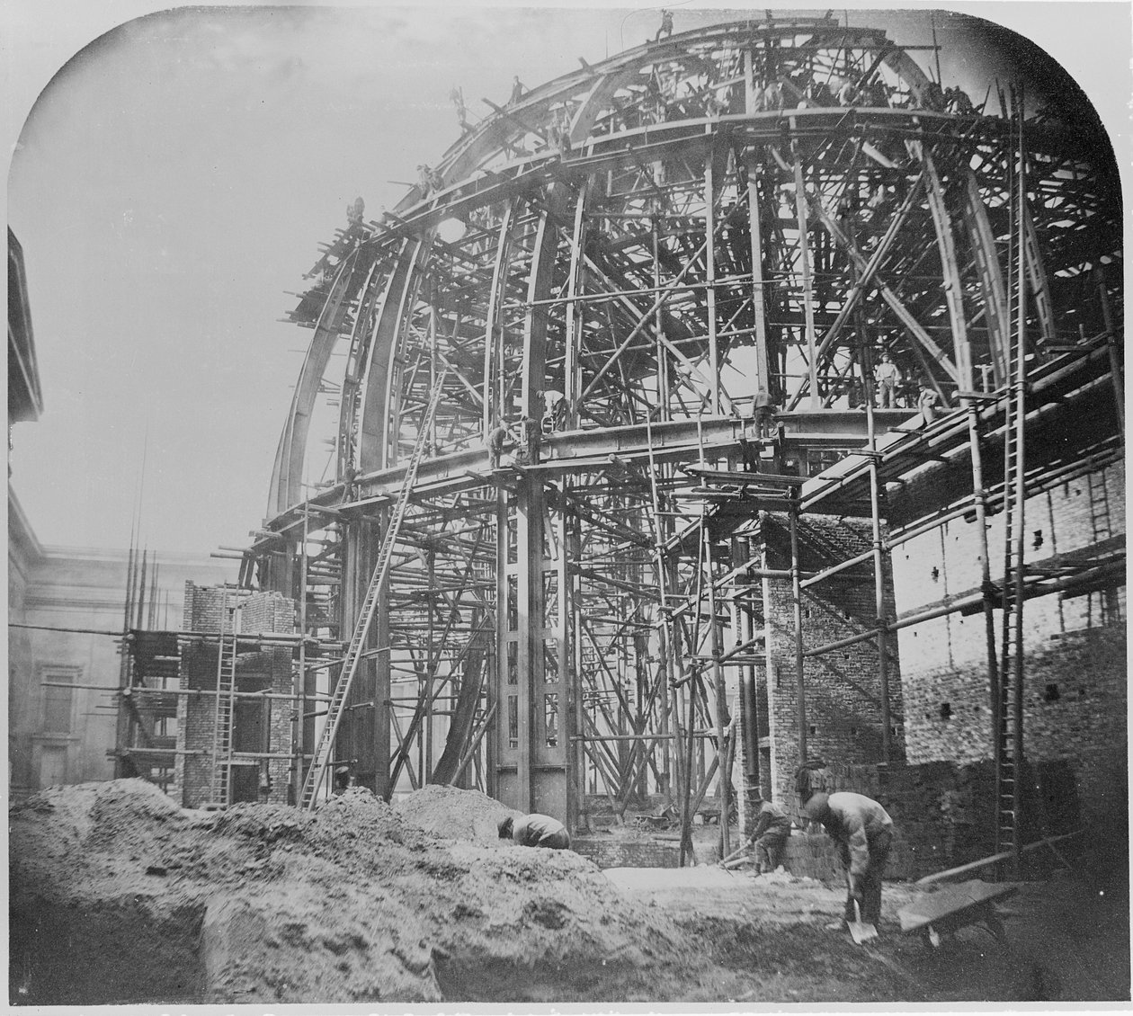 British Museumin lukusalin rakentaminen, 1854-57 tekijältä English Photographer