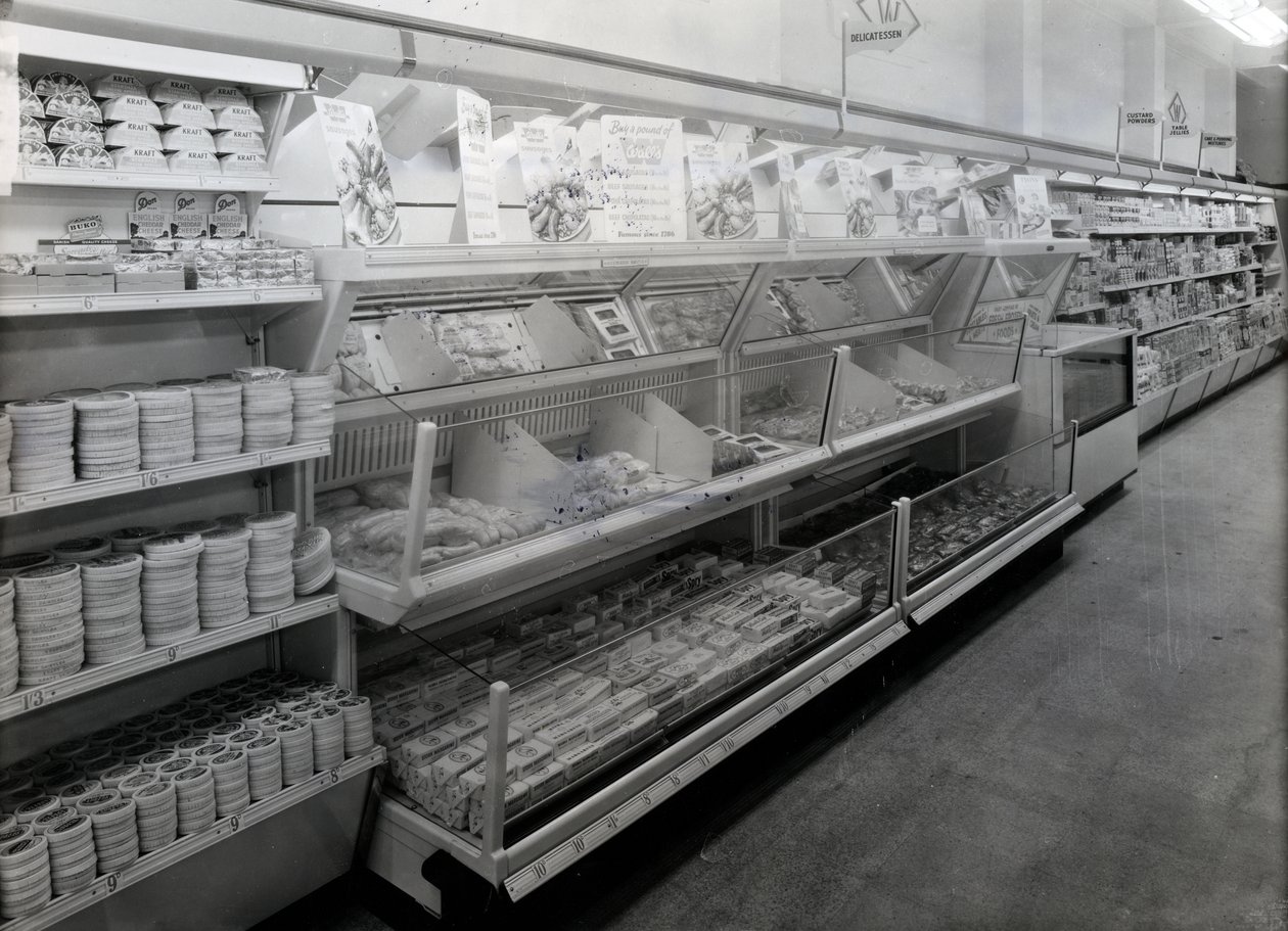 Herkkukäytävä, Woolworths-myymälä, 1956 tekijältä English Photographer