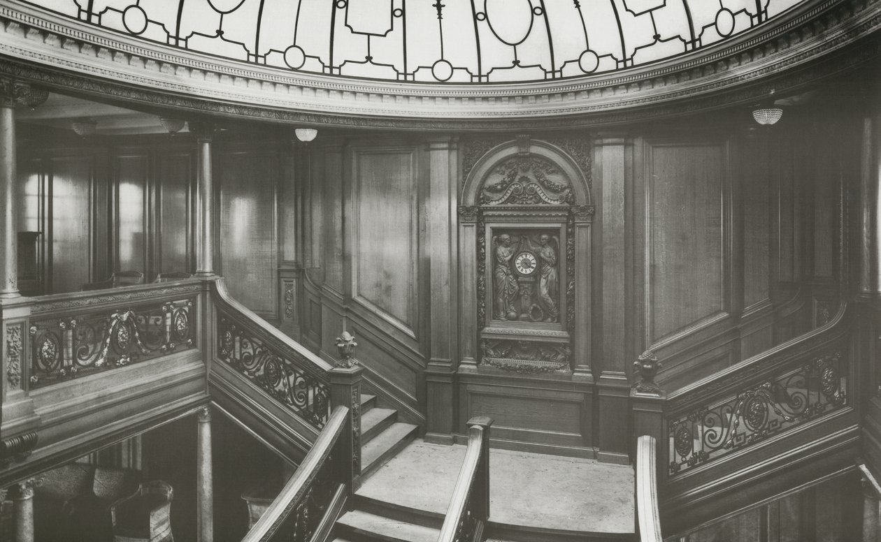 RMS Olympicin ensimmäisen luokan portaat, 4. tammikuuta 1912 tekijältä English Photographer