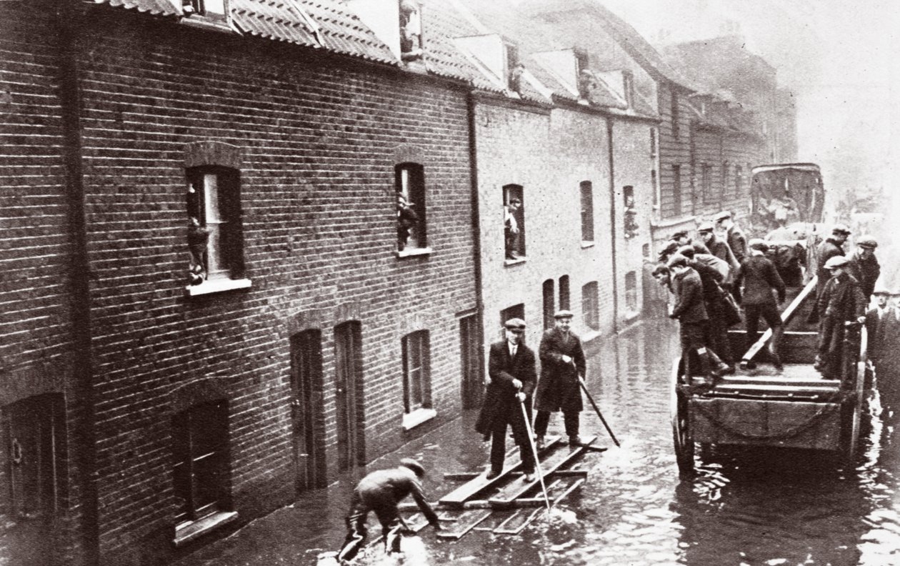 Tulvat Lontoossa tammikuussa 1928 tekijältä English Photographer