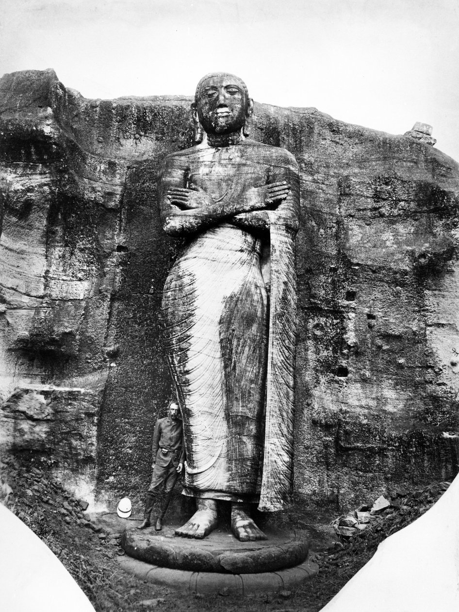 Gal Vihara Seisova buddhalaishahmo, n.1870-90 tekijältä English Photographer