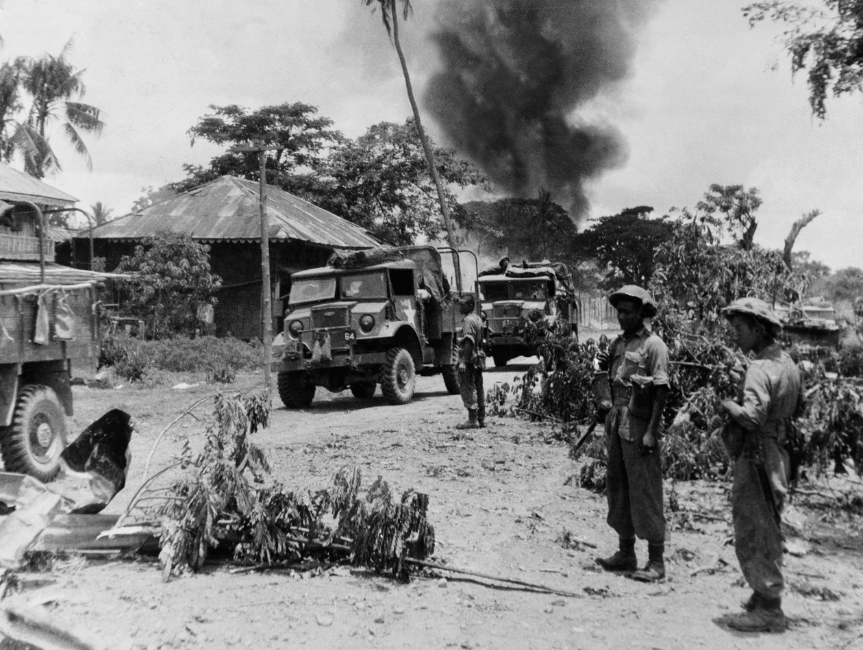 17. divisioonan intialaiset joukot Payagyissa viimeisten mailien aikana etenemisen aikana Rangoonissa huhtikuussa 1945 tekijältä English Photographer