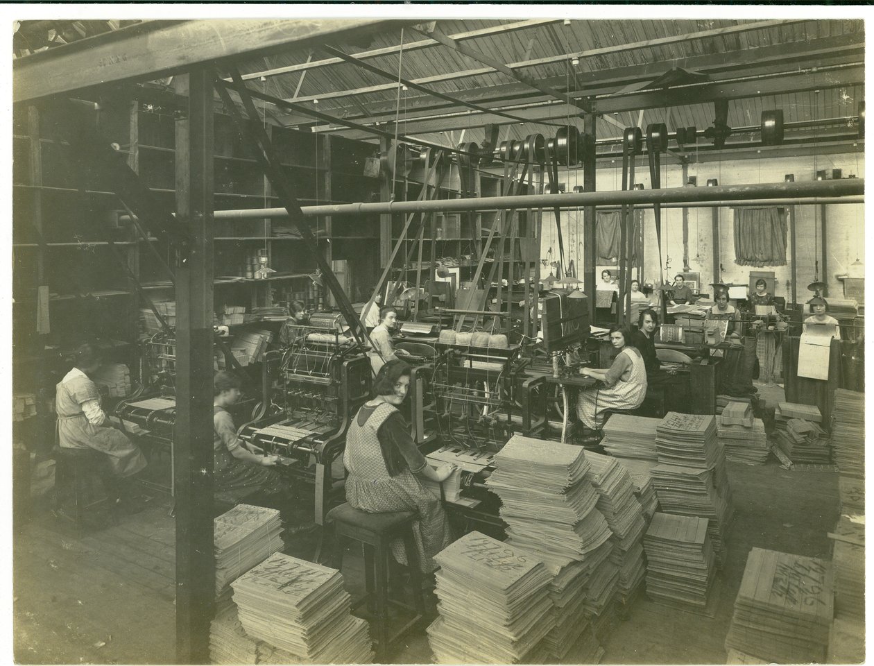 Jacquard-kortin leimaushuone, Mattokaupat, 1923 tekijältä English Photographer