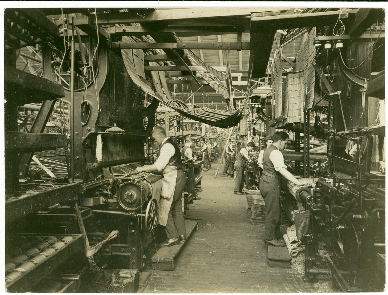 Jacquard-kutojat, mattokauppa, 1923 tekijältä English Photographer