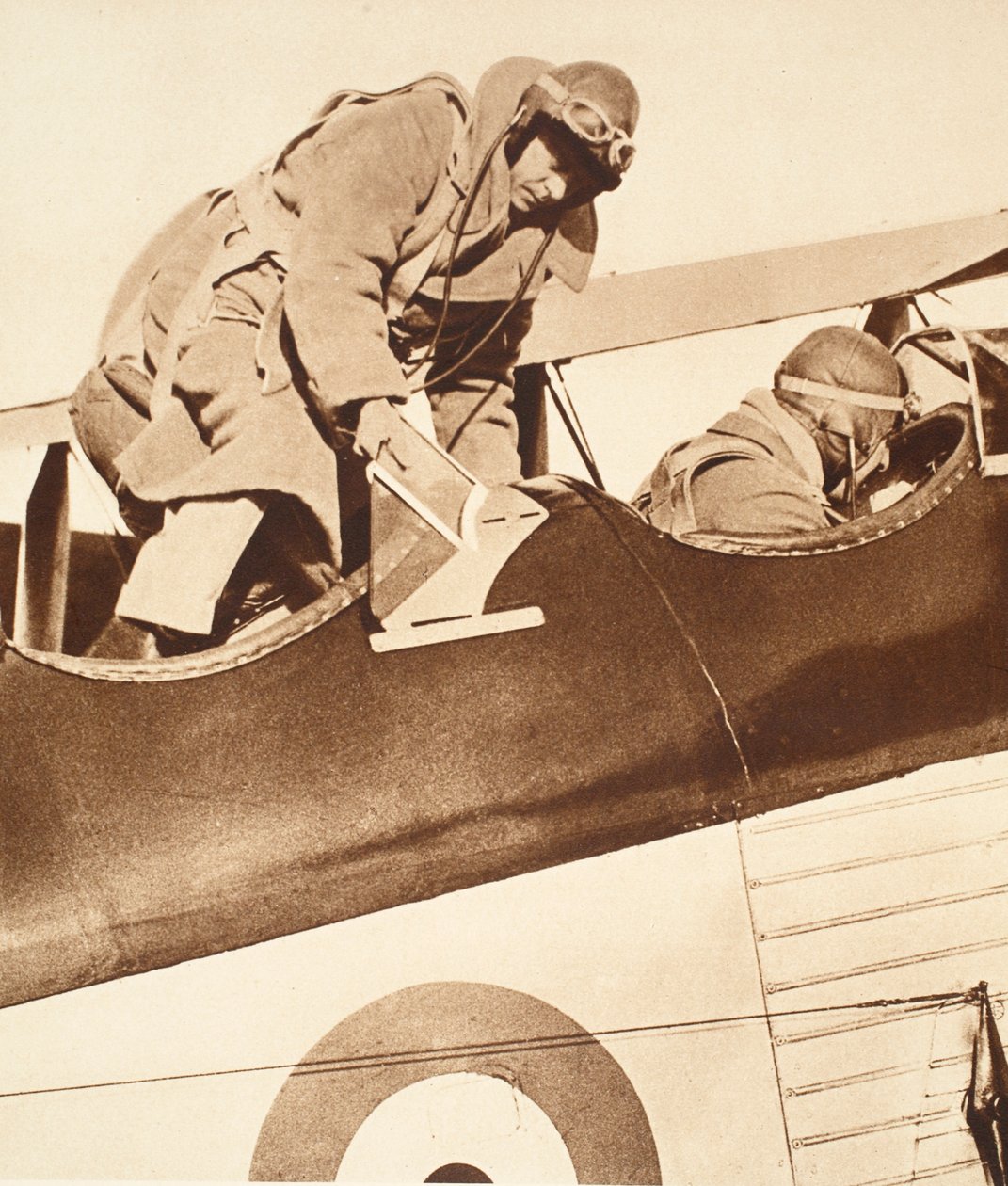Kuningas Edward VIII: Ensimmäinen lentävä Britannian kuningas tekijältä English Photographer