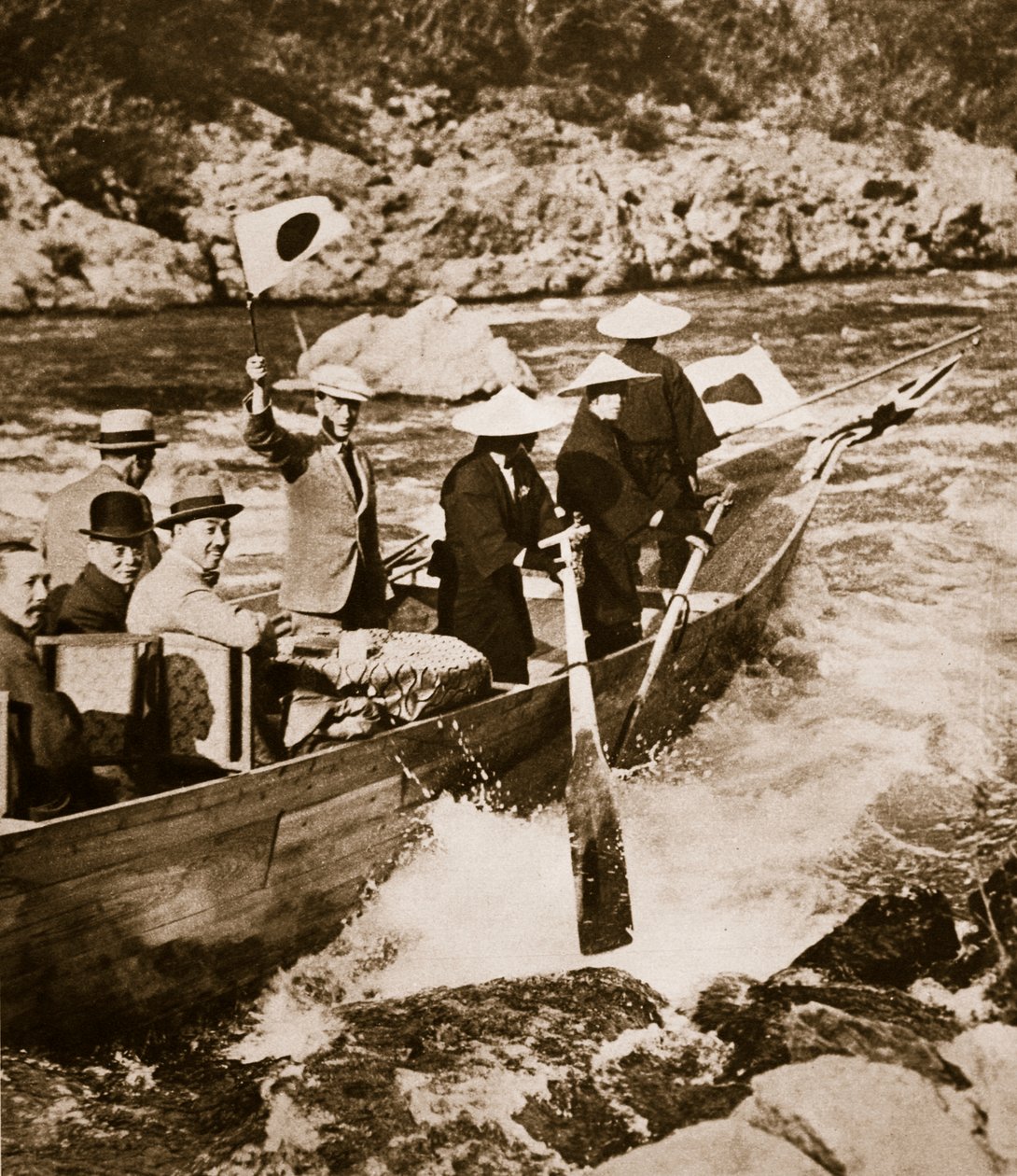 Kuningas Edward VIII Rapidsissa Kiotossa Japanissa, 1922 tekijältä English Photographer