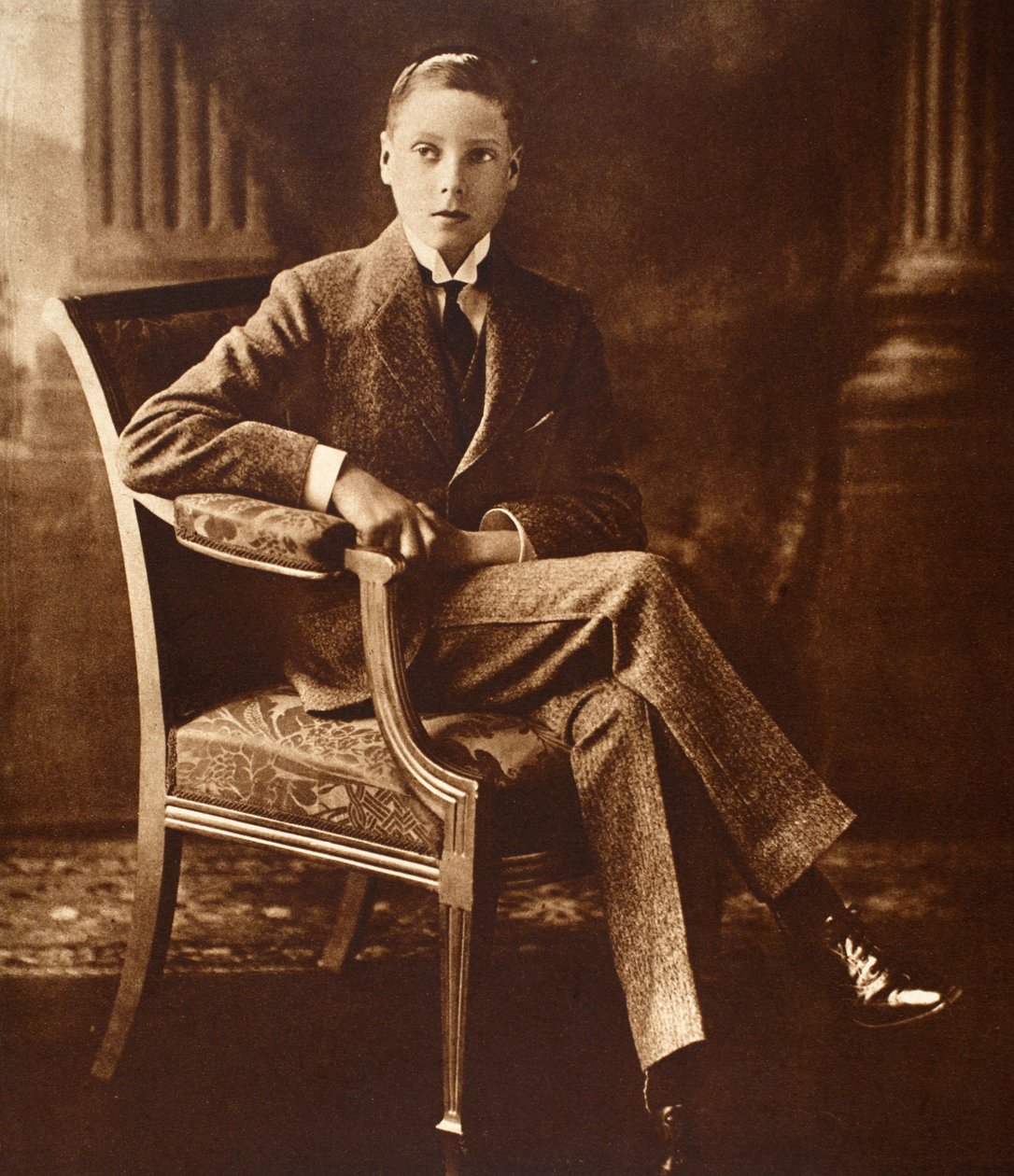 Kuningas Edward VIII 16-vuotiaana, 1910 tekijältä English Photographer