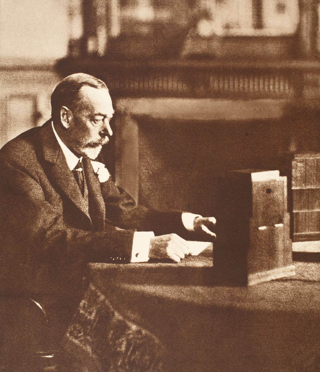 King George lähetys Imperiumille joulupäivänä Sandringhamissa, 1935 tekijältä English Photographer