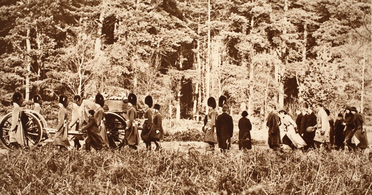King Georgesin hautajaiskulkue Sandringhamissa, hänen rakastamansa metsän läpi, 1936 tekijältä English Photographer
