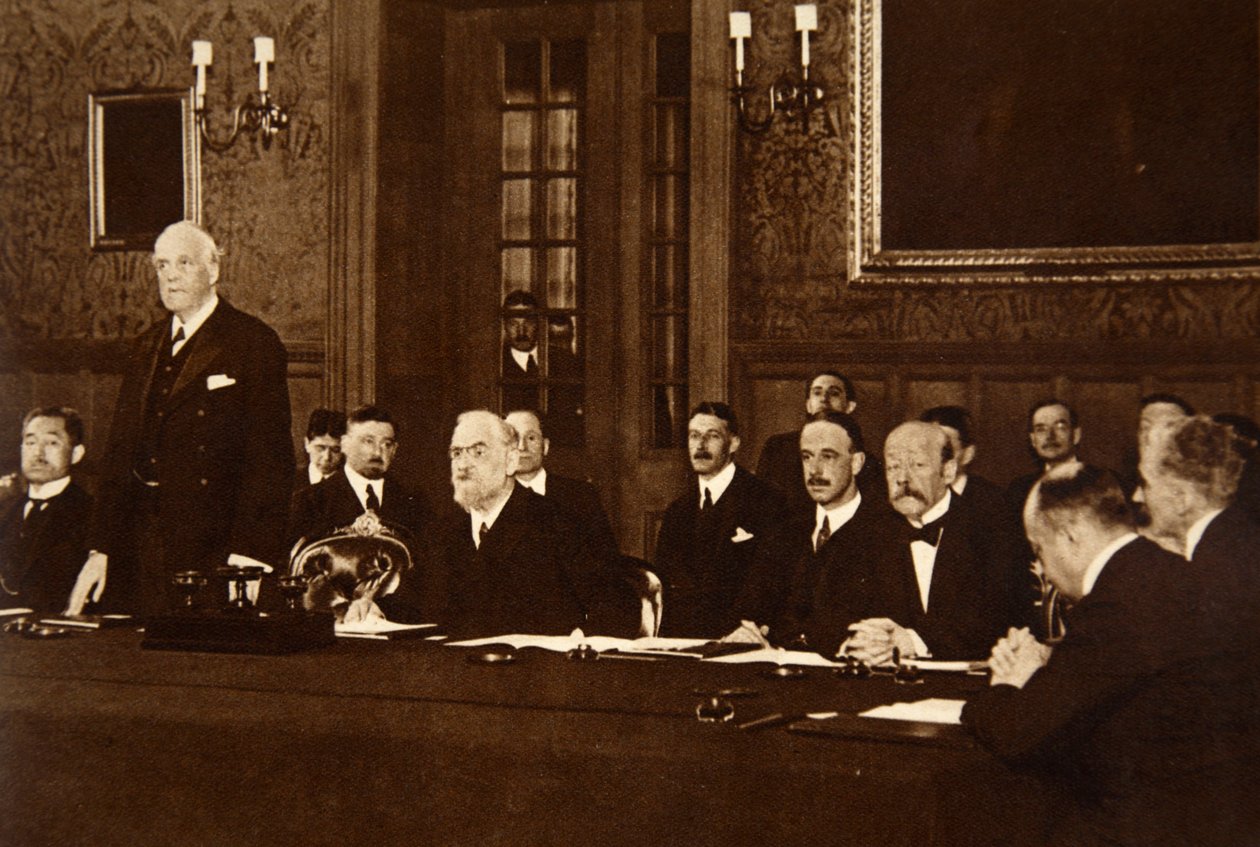 Kansakuntien Liitto - ensimmäinen kokous Lontoossa, 1920, Mr. A.J. Balfour puhuu neuvoston puheenjohtajana tekijältä English Photographer