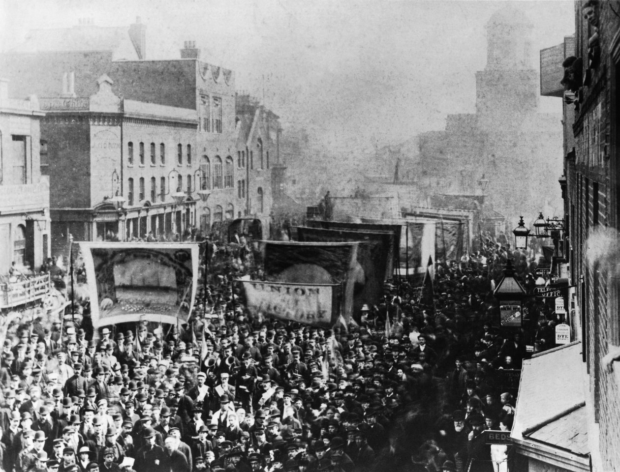 London Dock Strike, 1889 tekijältä English Photographer