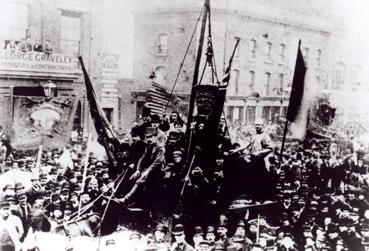 London Dock Strike, 1889 tekijältä English Photographer