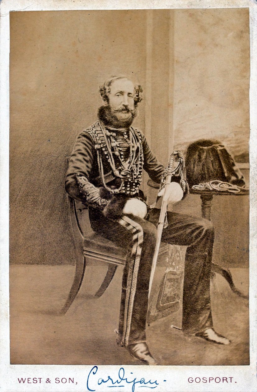 Lord Cardigan (1797-1868) everstin univormussa, 11. (prinssi Albertsin oma) husaarirykmentti, 1855 tekijältä English Photographer