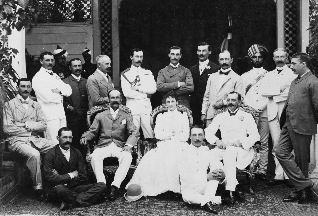 Lordi ja Lady Lansdowne ja henkilökunta Viceregal Lodgessa, Shimla, n. 1888-94 tekijältä English Photographer