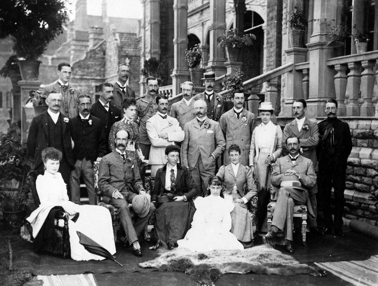 Lordi ja Lady Lansdowne henkilökunnan ja ystäviensä kanssa Viceregal Lodgessa, Shimlassa, n. 1888-94 tekijältä English Photographer
