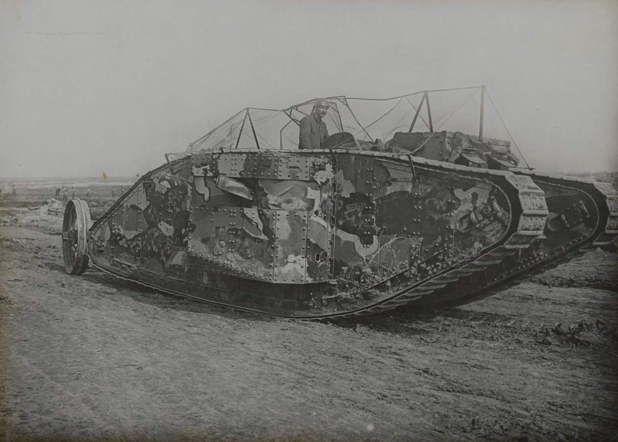 Mk 1 -tankki koulutuksen aikana Elvedenissä, Suffolkissa, 1916 tekijältä English Photographer